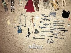 Lot of 62 vintage Star wars action figures, original weapons, accessories, 1977