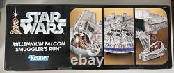 Star Wars The Vintage Collection Galaxy's Edge MILLENNIUM FALCON Smugglers Run