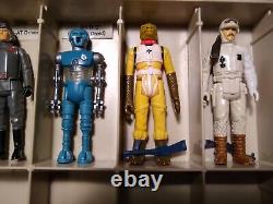 Vintage STAR WARS action figures with carrying case 17 figures and weapons