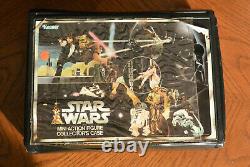 Vintage Star Wars 1977 Vinyl case with lots of vintage Figures