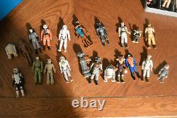 Vintage Star Wars 1977 Vinyl case with lots of vintage Figures