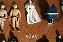 Vintage Star Wars 1977 Vinyl case with lots of vintage Figures